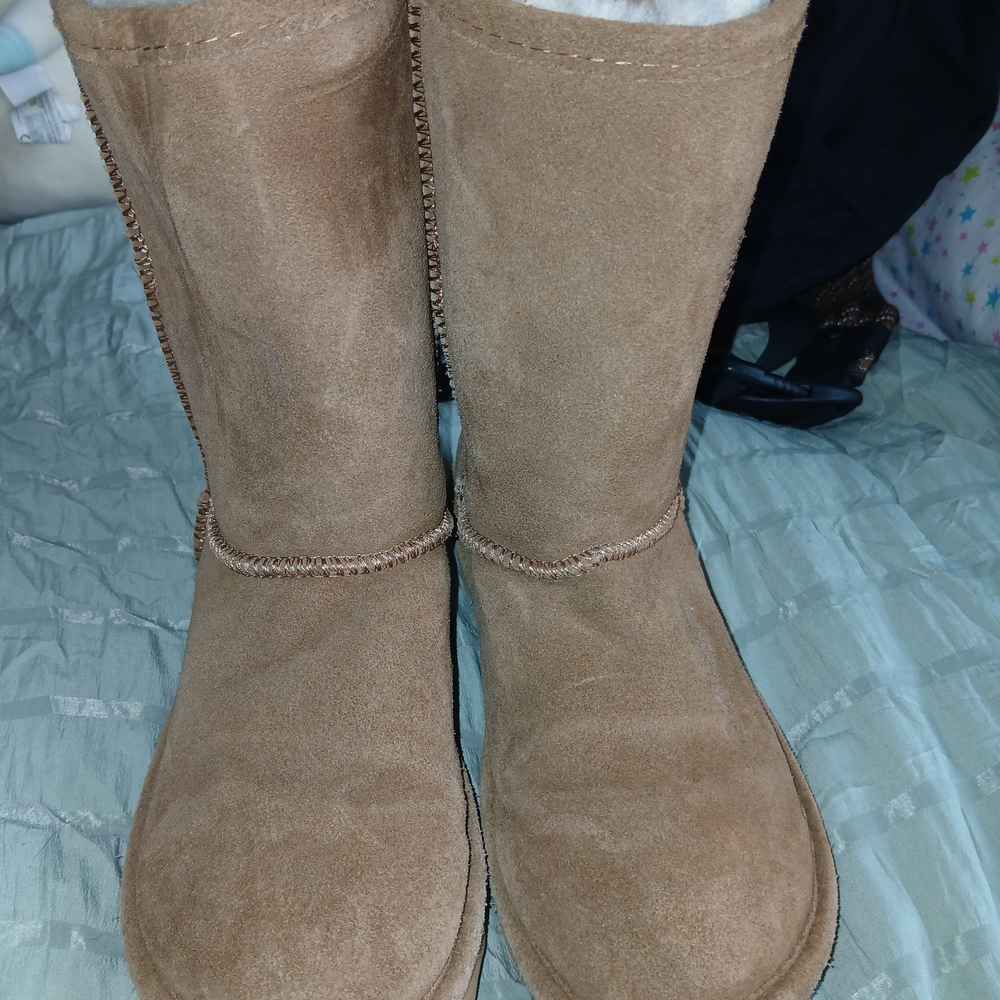 Bearpaw Tan Suede Women's Boots. 7
